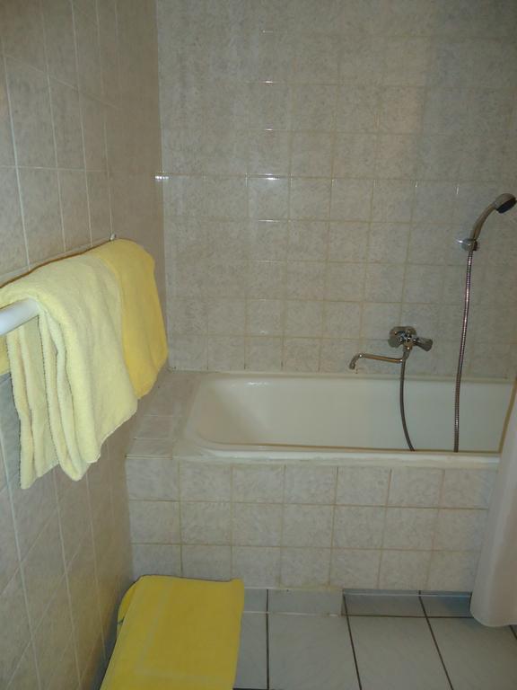 Hotel Kubrat Am Checkpoint Charlie Berlin Room photo