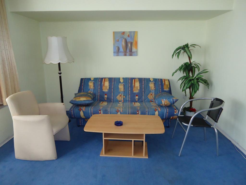 Hotel Kubrat Am Checkpoint Charlie Berlin Room photo