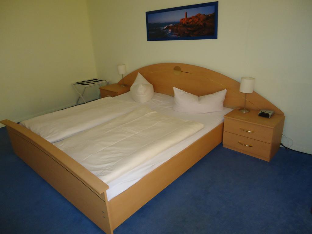 Hotel Kubrat Am Checkpoint Charlie Berlin Room photo