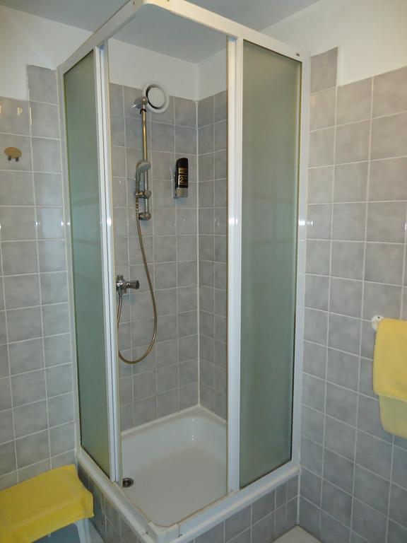 Hotel Kubrat Am Checkpoint Charlie Berlin Room photo