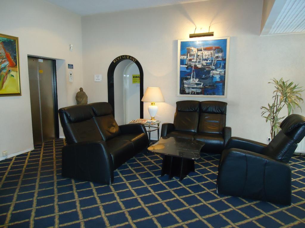 Hotel Kubrat Am Checkpoint Charlie Berlin Exterior photo