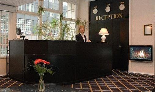 Hotel Kubrat Am Checkpoint Charlie Berlin Interior photo